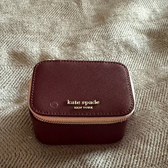 TRAVEL SIZE Kate Spade Maroon Key & Card Holder - Picture 1 of 4